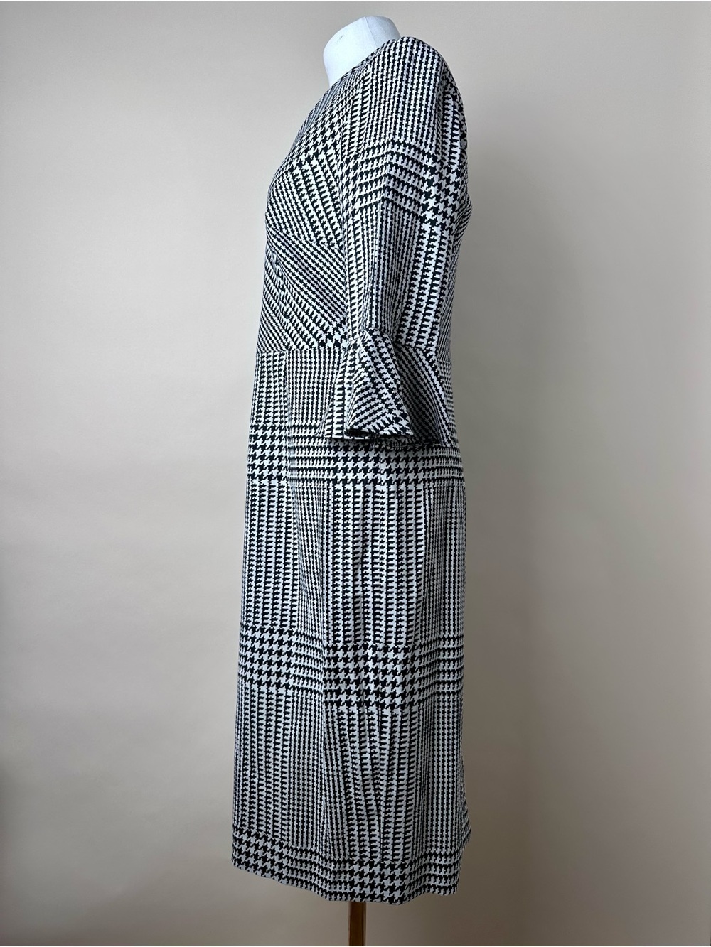 Escada V-Neck Bell-Sleeve Houndstooth Sheath Dress - Picture 5 of 11